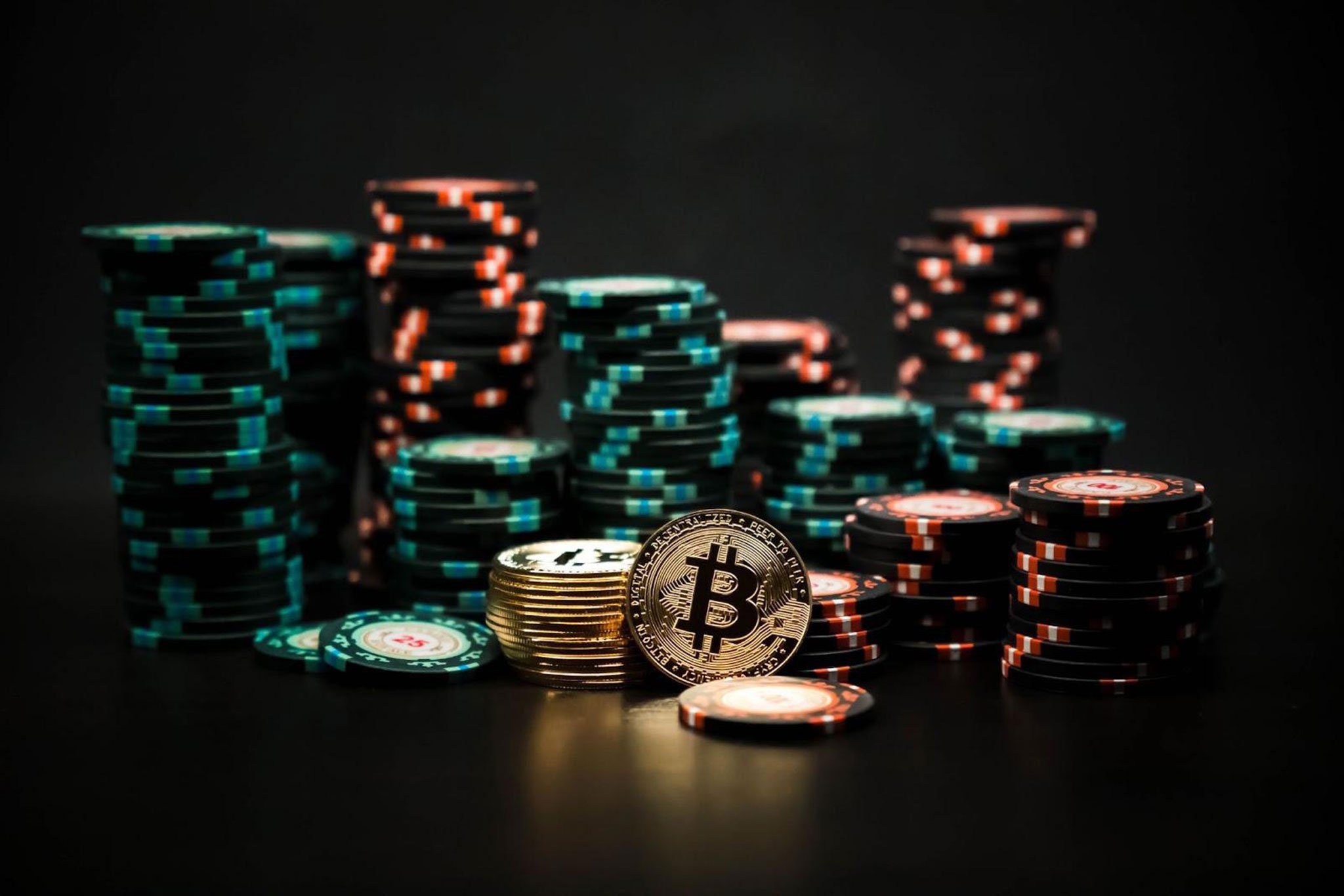 Khám phá thế giới trò chơi đánh bài tứ sắc thú vị cùng Xibet